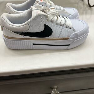 🩷Women’s platform Nike court legacy 8